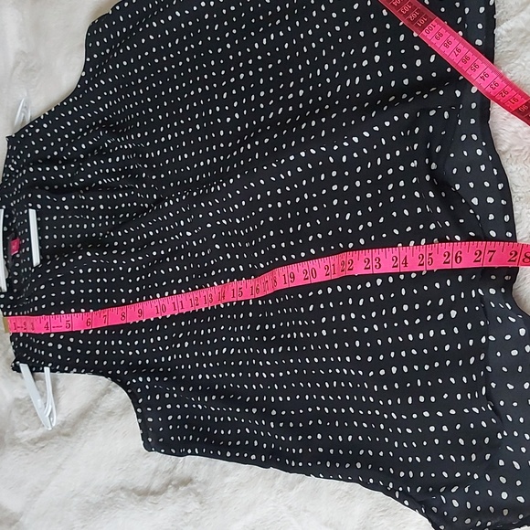 Vince Camuto 100 % polyester sleeveless blouse, black with white polka-dots - Picture 5 of 5